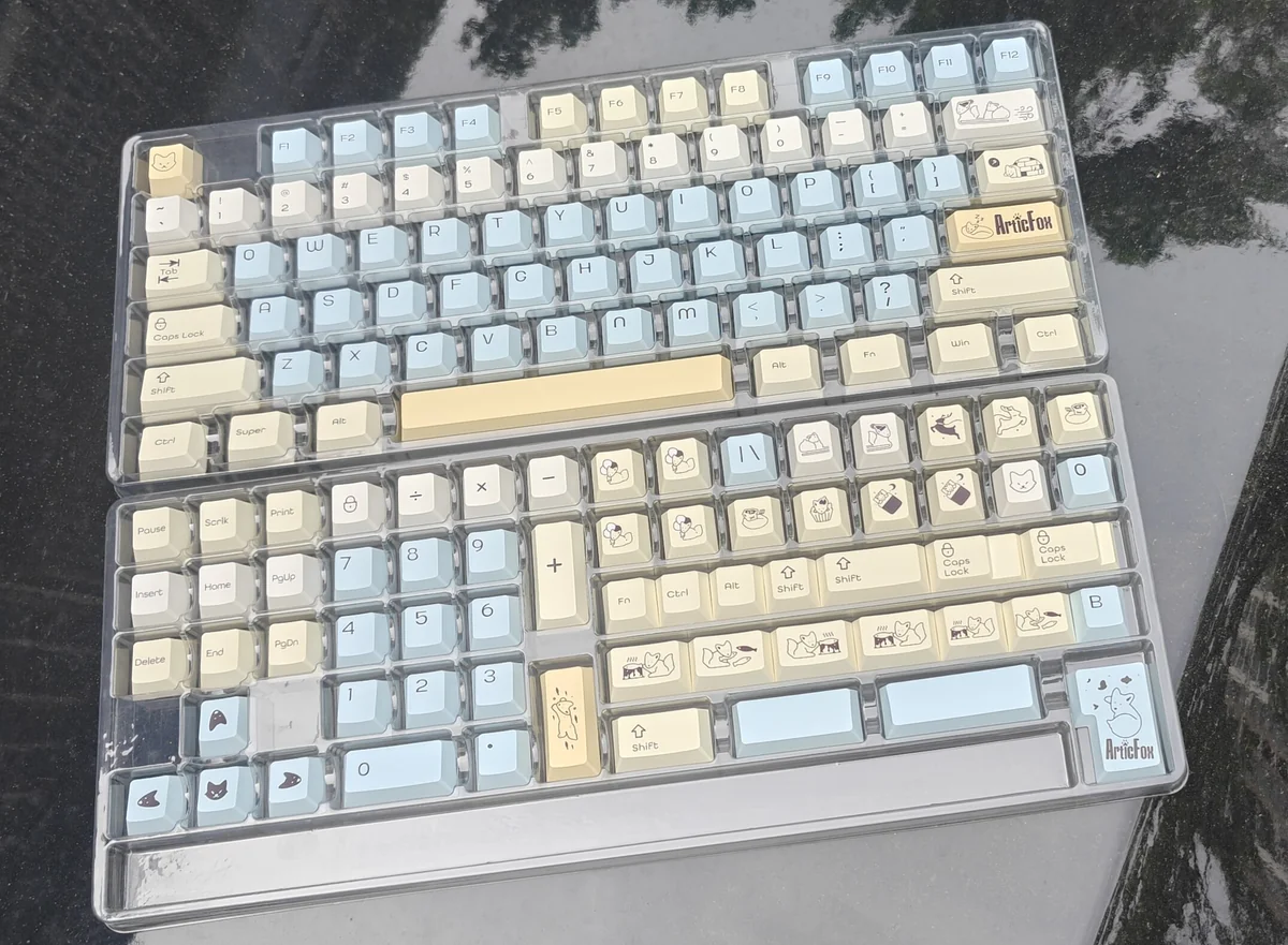 Full C Fox keycap set spread with character accents