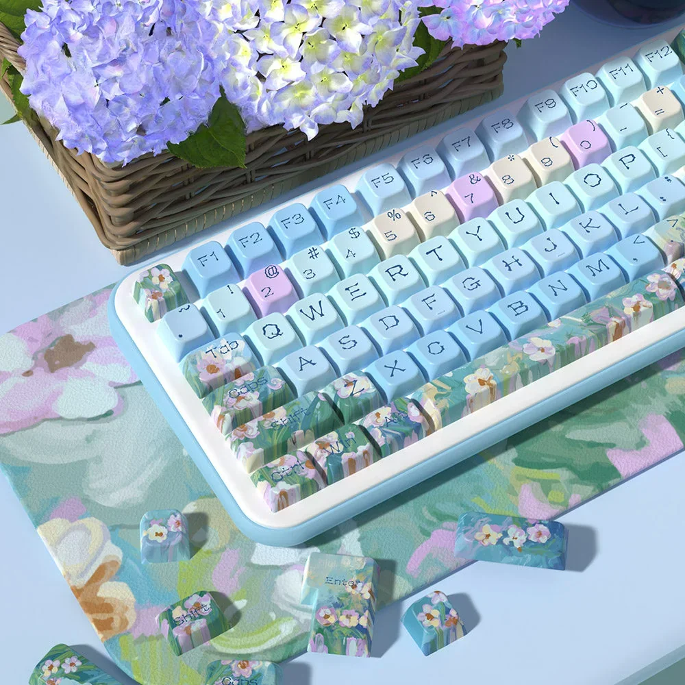 Close-up of Charming Daisy Series Keycap Charming Daisy PBT highlighting details and finish