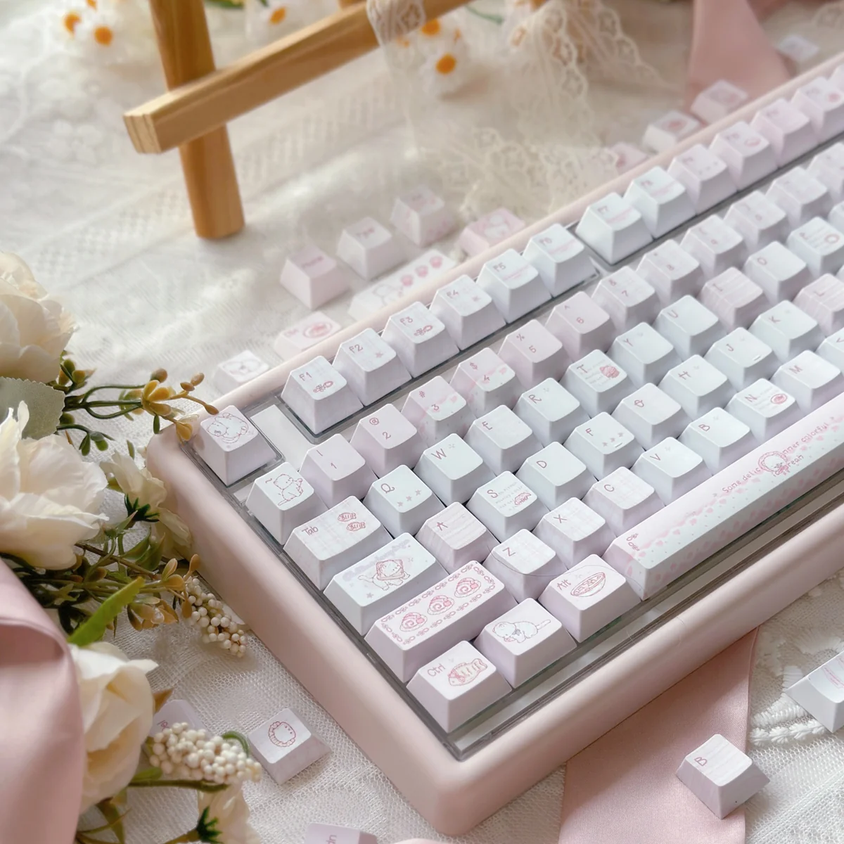 Ergonomic Cherry profile of the Dessert Cat keycap set