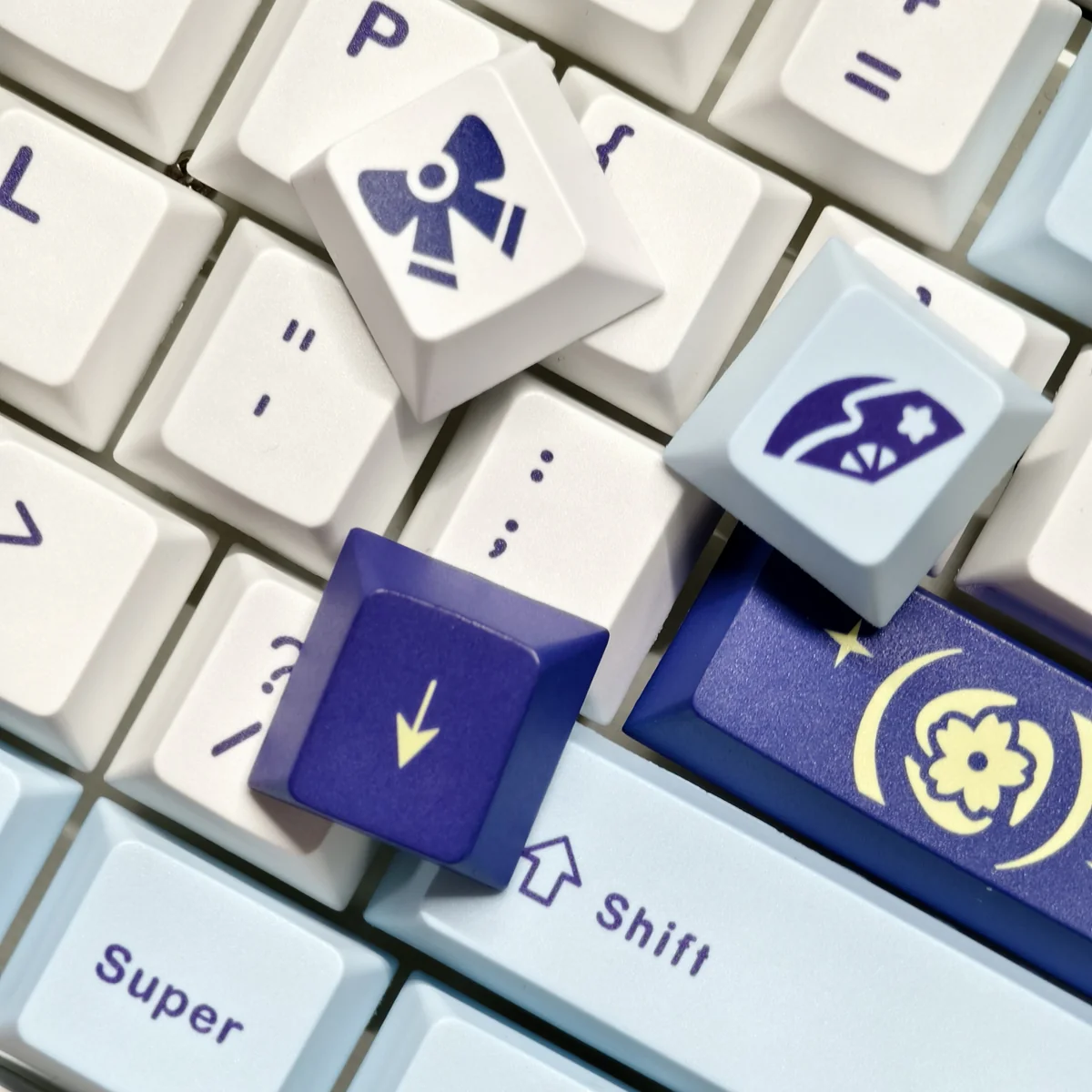 Close-up of Egret Cherry Keycap Set Elegant Egret design highlighting details and finish