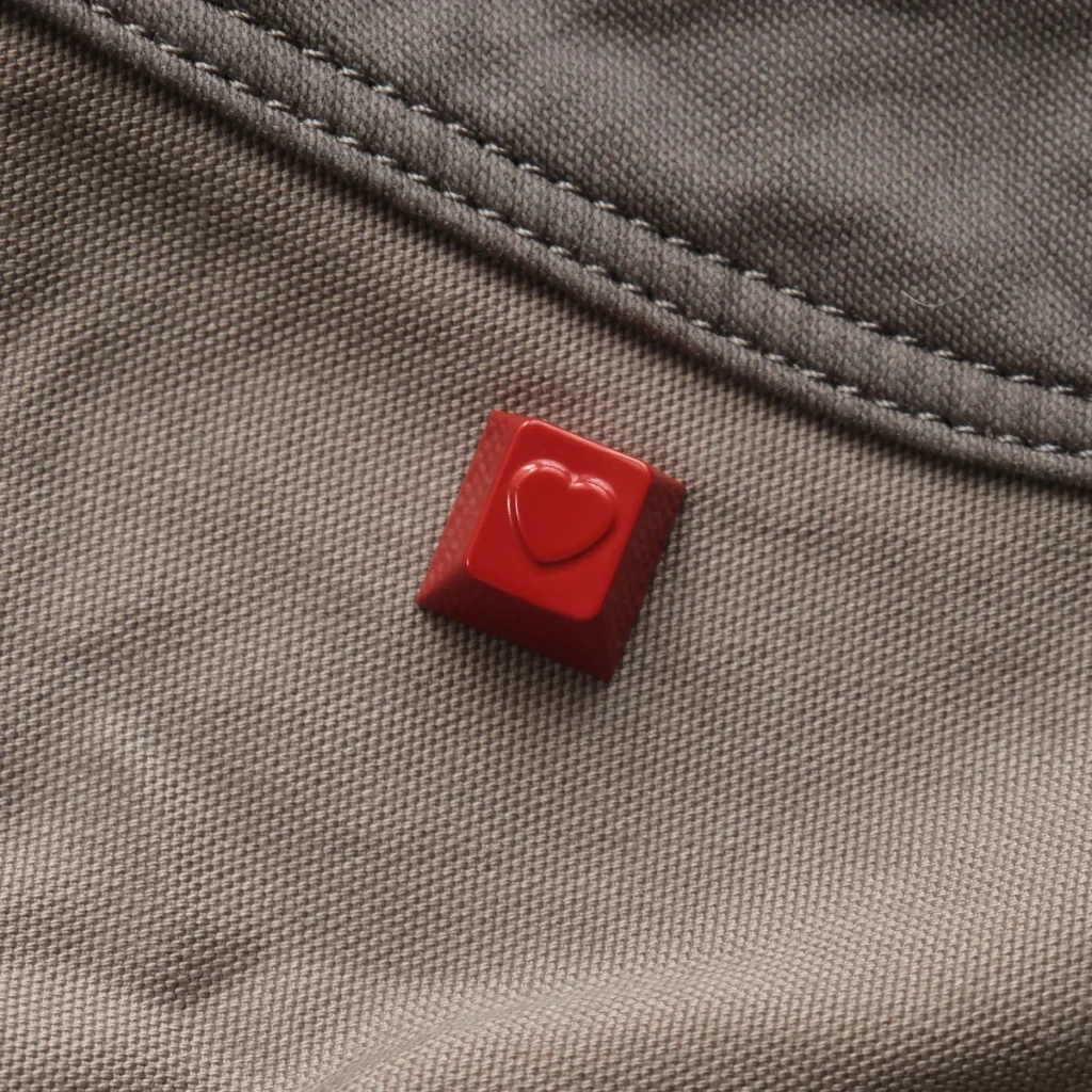 Heart Keycaps in different colors: Red