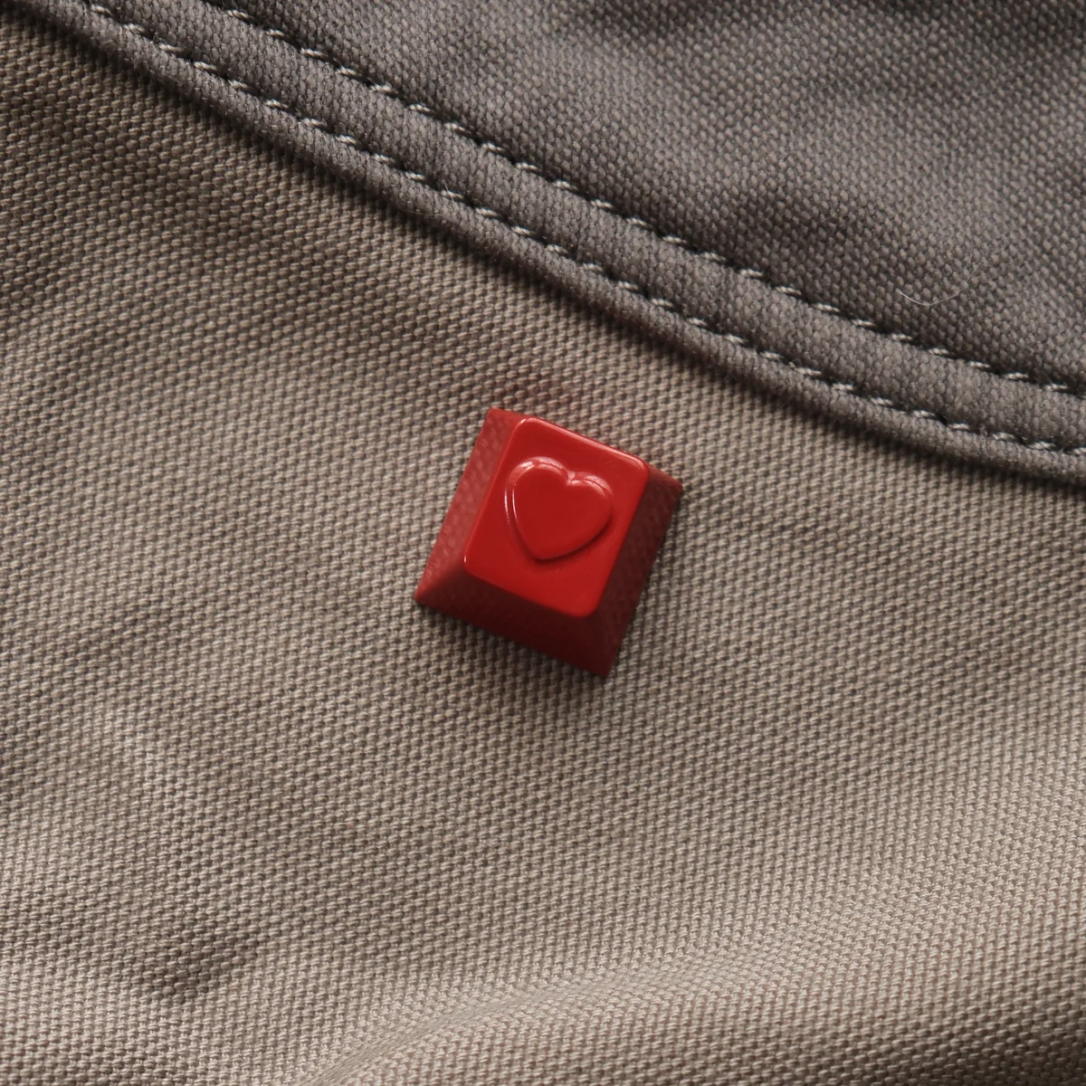 Heart Keycaps in different colors: Red
