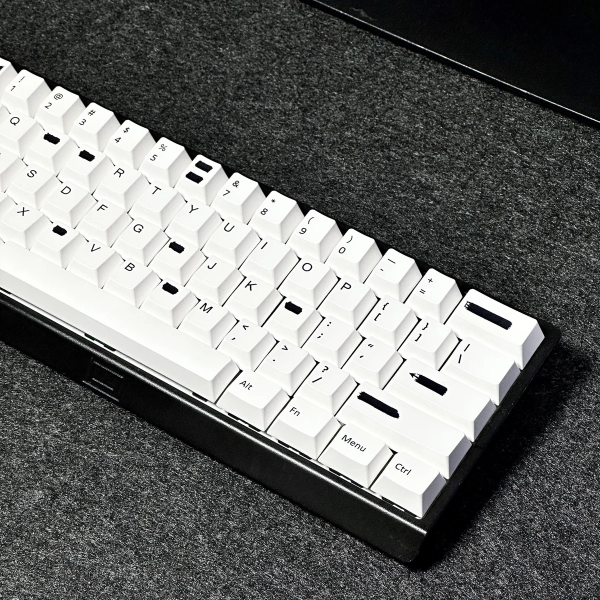 Side profile of Quirky Alteration Cherry Keycap Distinctive showing keycap set shape and fit