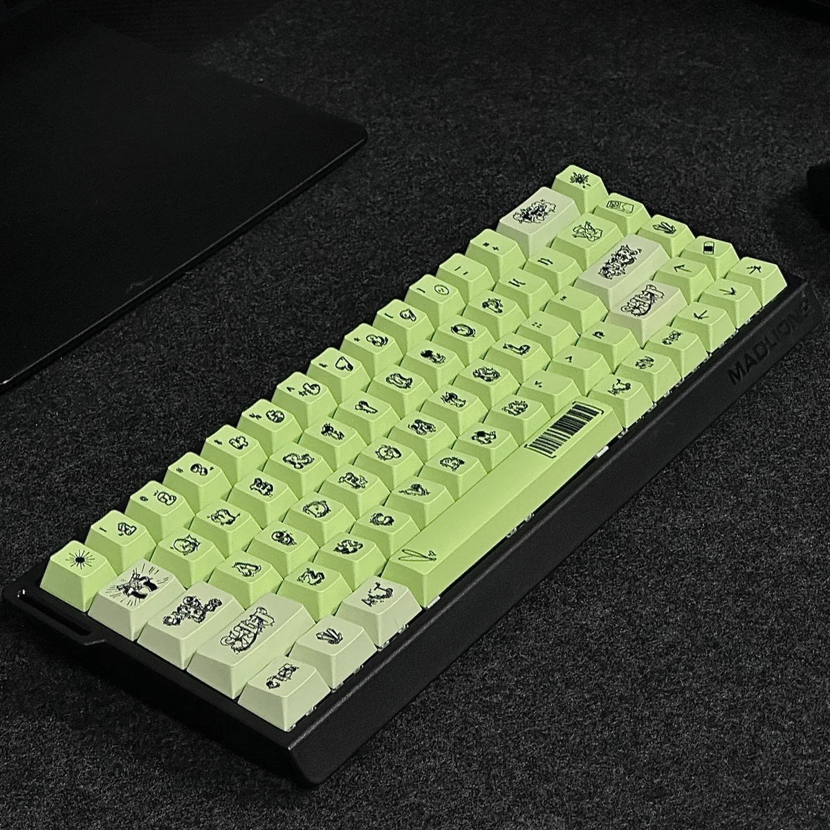 Full layout of American Graffiti keycap set showing urban art theme
