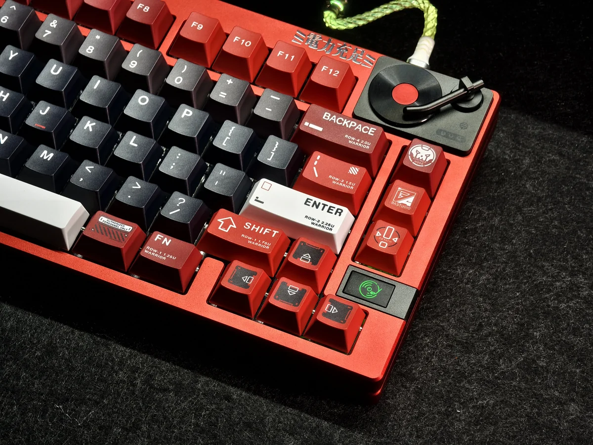 Ergonomic view of Warrior CK2 Cherry profile keycaps