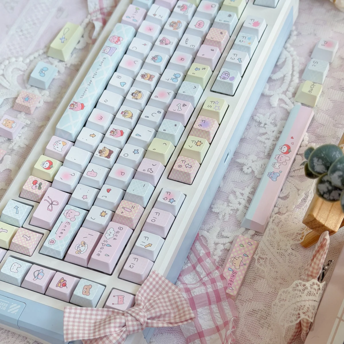 Side profile of Charming Little Girl Cherry Charming 'Little showing keycap set shape and fit
