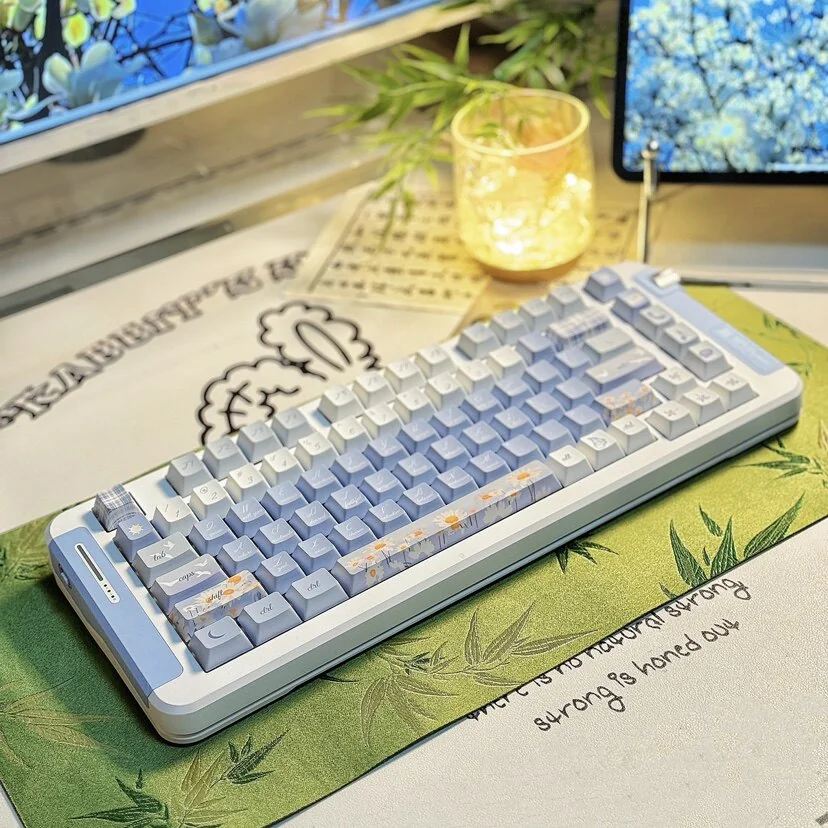 Detailed texture view of Midsummer Daisy Cherry Keycap Durable PBT Dye-Sub design and material