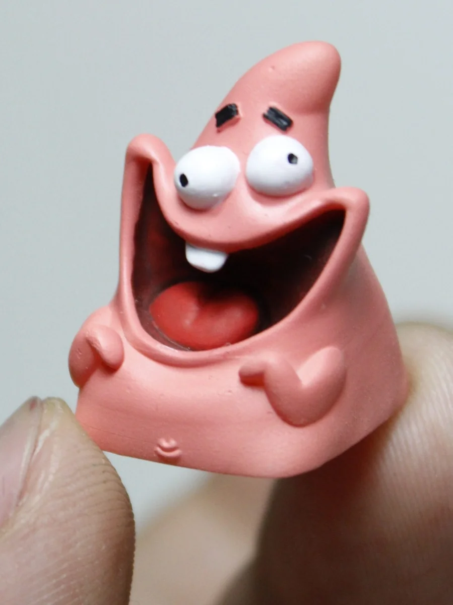 Collection of Patrick Star Giggle Keycaps in different lighting
