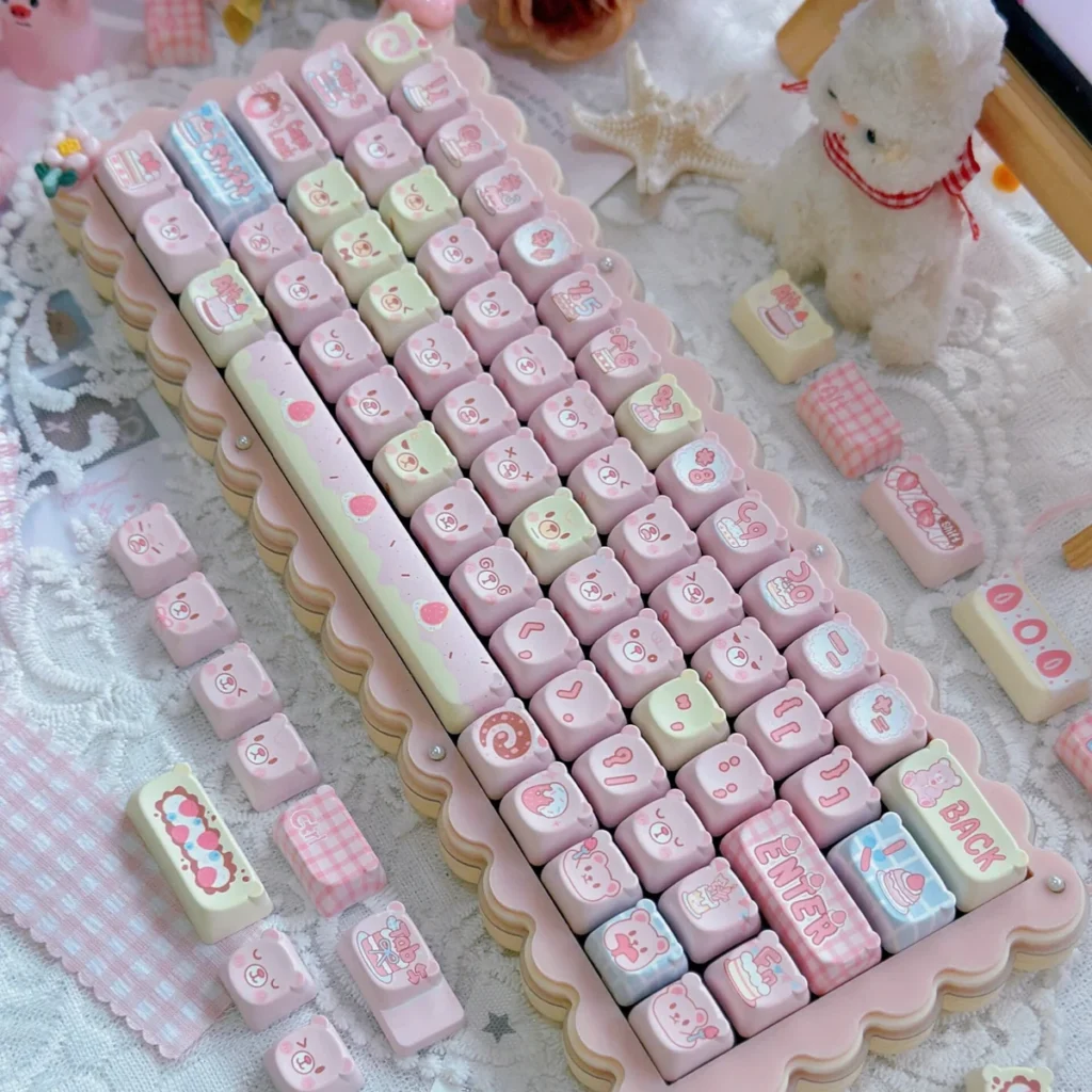 Strawberry Cake Bear PBT Keycap Set full layout