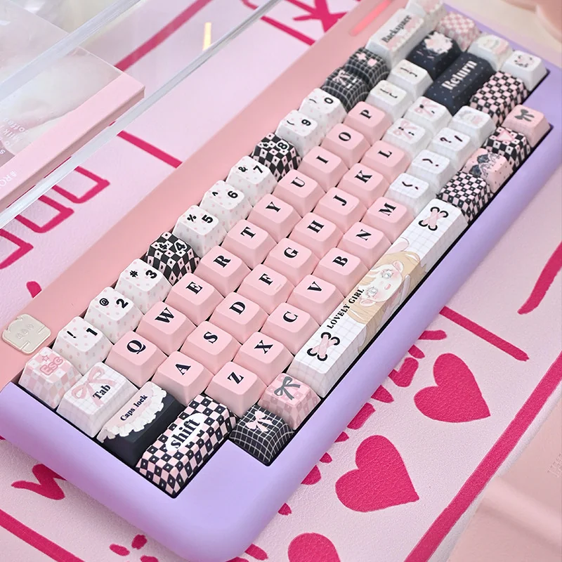 Sweetheart Pink Keycap Set laid out, highlighting 138-key compatibility