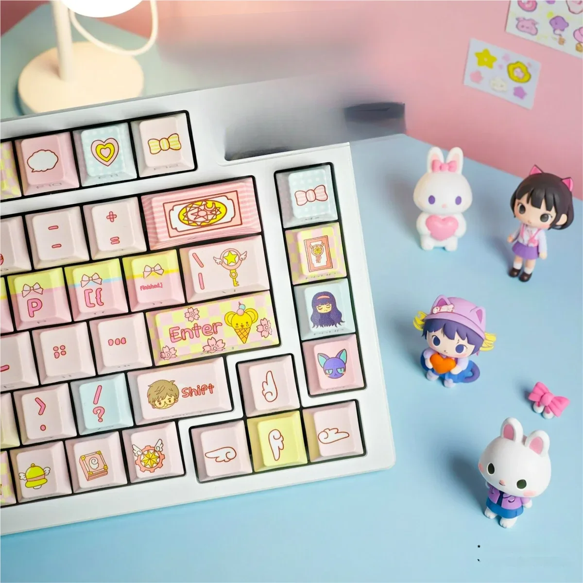 Side profile of Cardcaptor Sakura Kinomoto & Iconic Cardcaptor showing keycap set shape and fit
