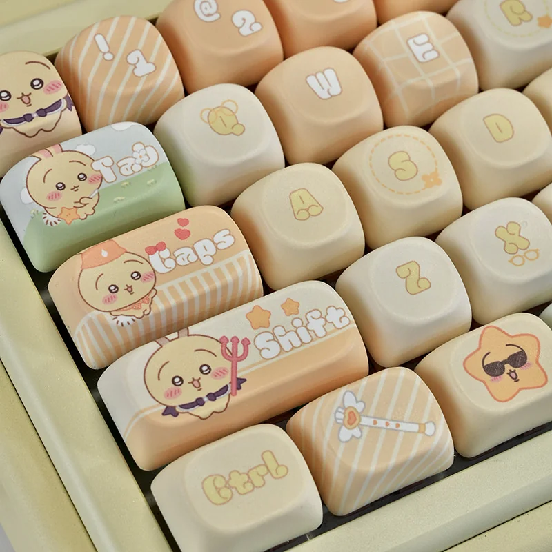 Full layout view of 132-key Chiikawa Usagi set with whimsical legends