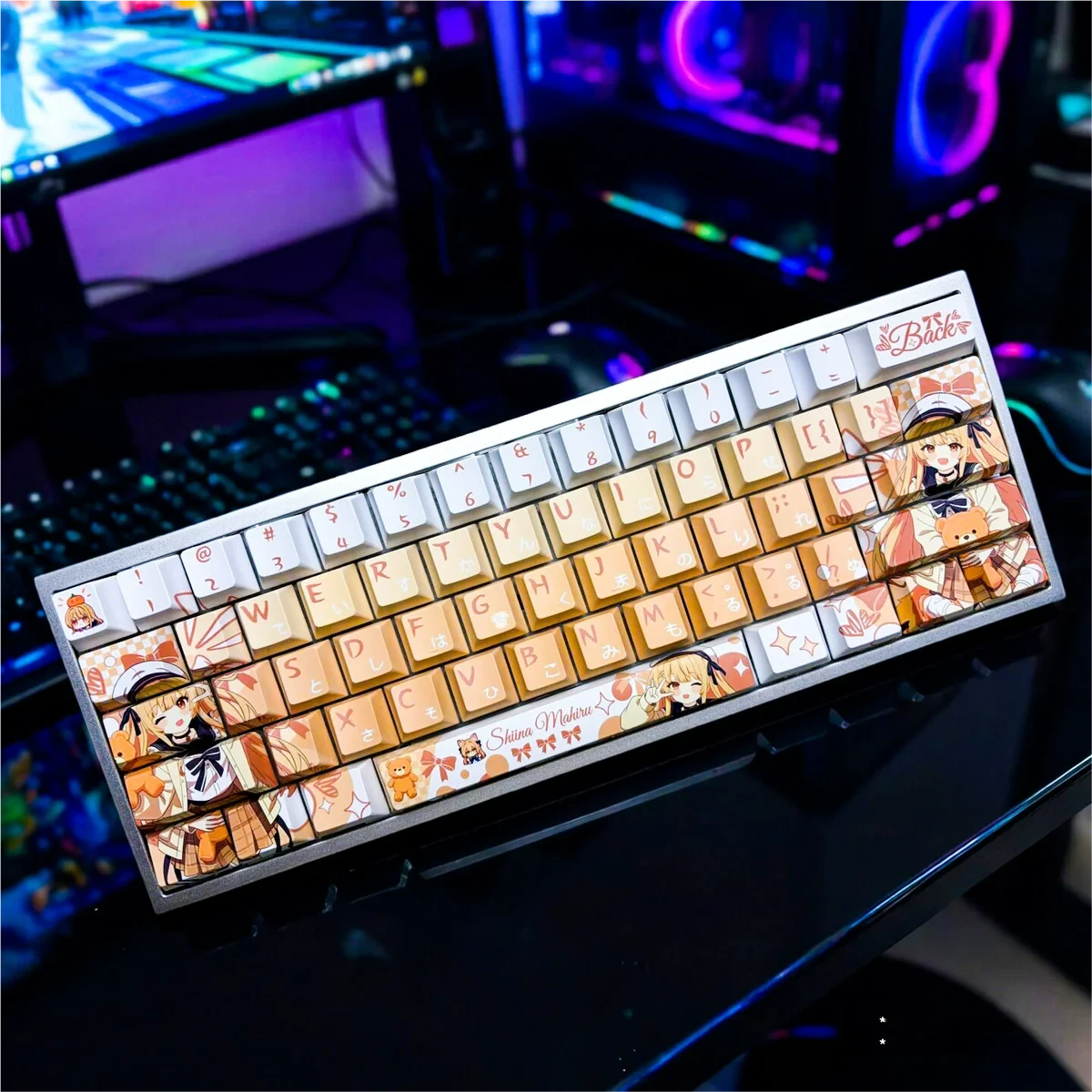 Mahiru Shiina Keycap Set packaging, featuring branding and product details
