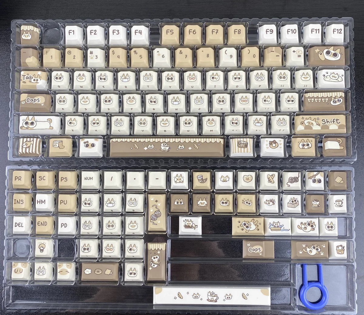 Packaging of the Siamese Cat Azukisan Keycap Set, emphasizing careful presentation and brand quality.