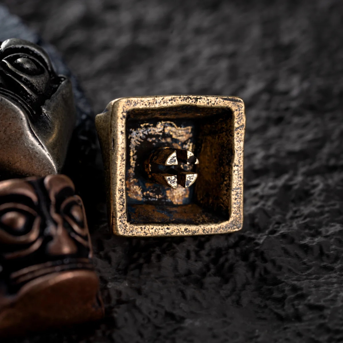 Top-down view of the unique Sanxingdui copper keycap design