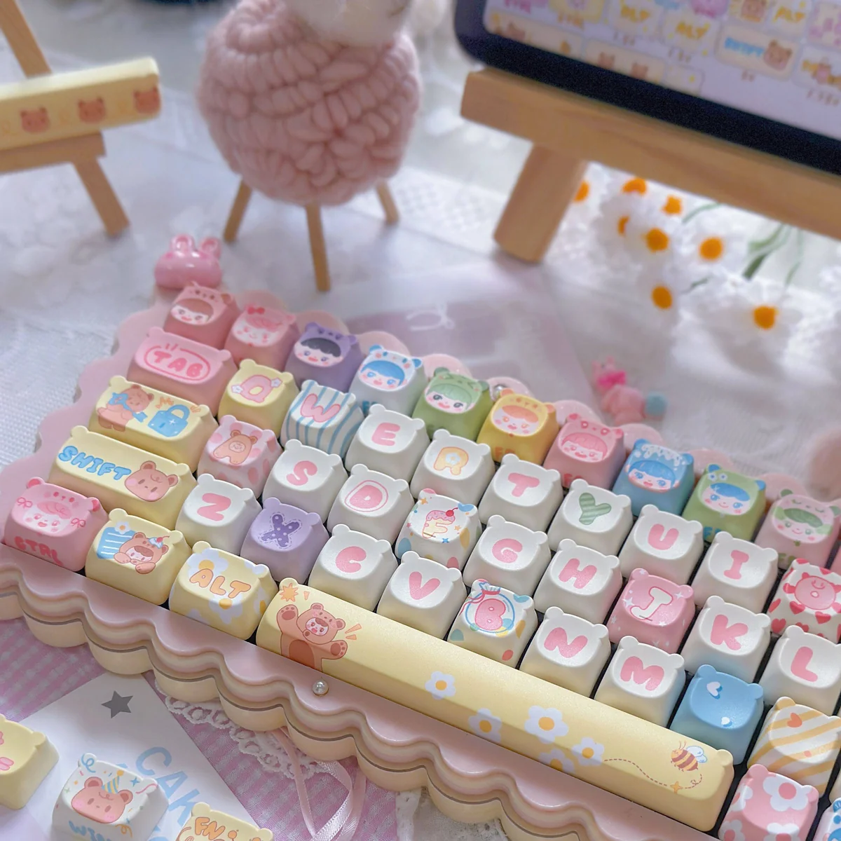 Side view of the MOA profile keycaps, demonstrating their uniform height and comfortable ergonomic sculpt.