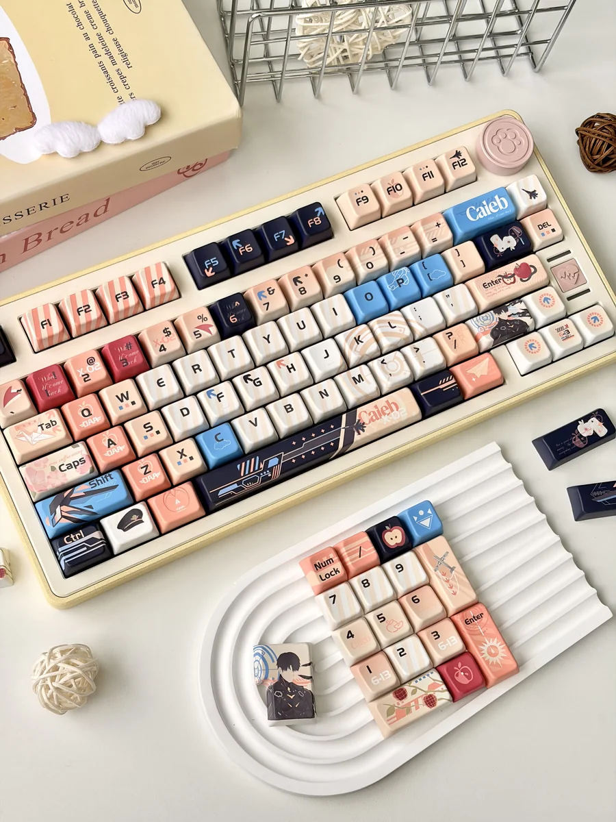 Caleb Love and Deepspace keycap set showcasing MDA profile ergonomics