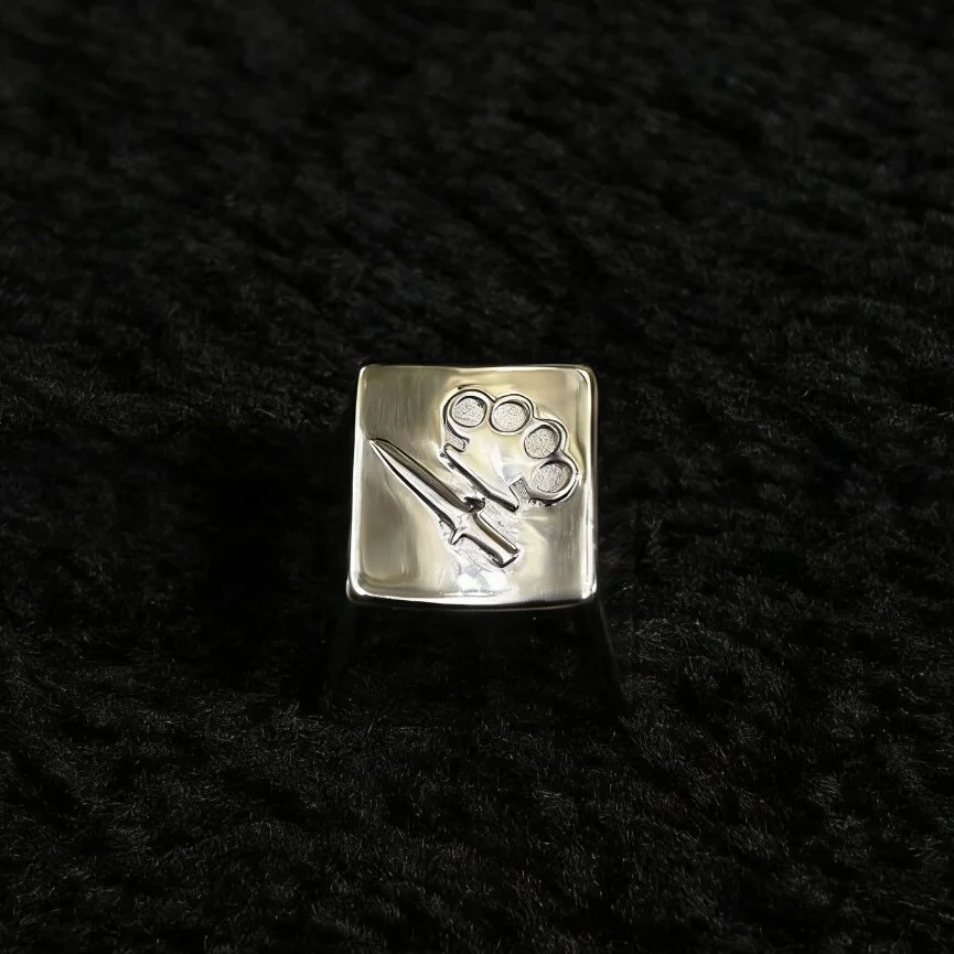 Close-up of Counter-Strike CSGO In-Game Item Premium silver highlighting details and finish