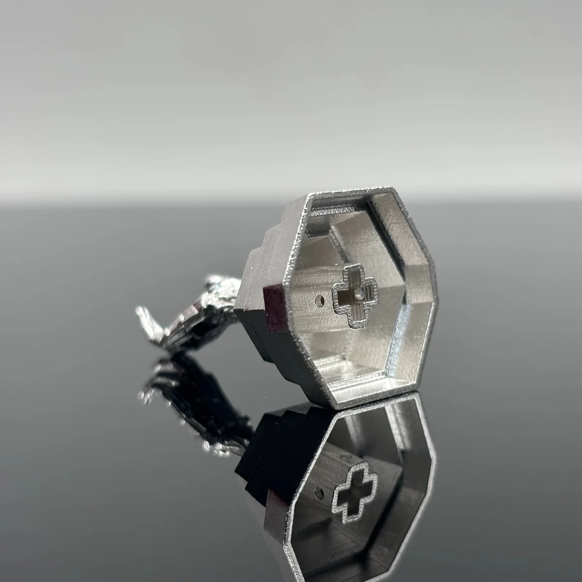 Pure silver finish on Cyberpunk 2077 Johnny Silverhand keycap