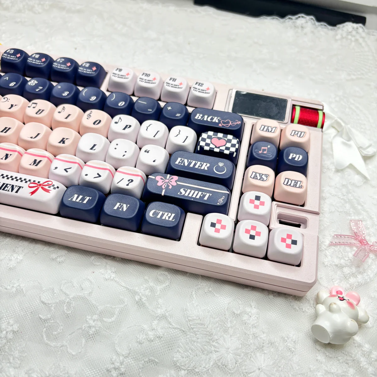 Ergonomic MOA profile keycaps arranged to show uniform height and comfortable curve.
