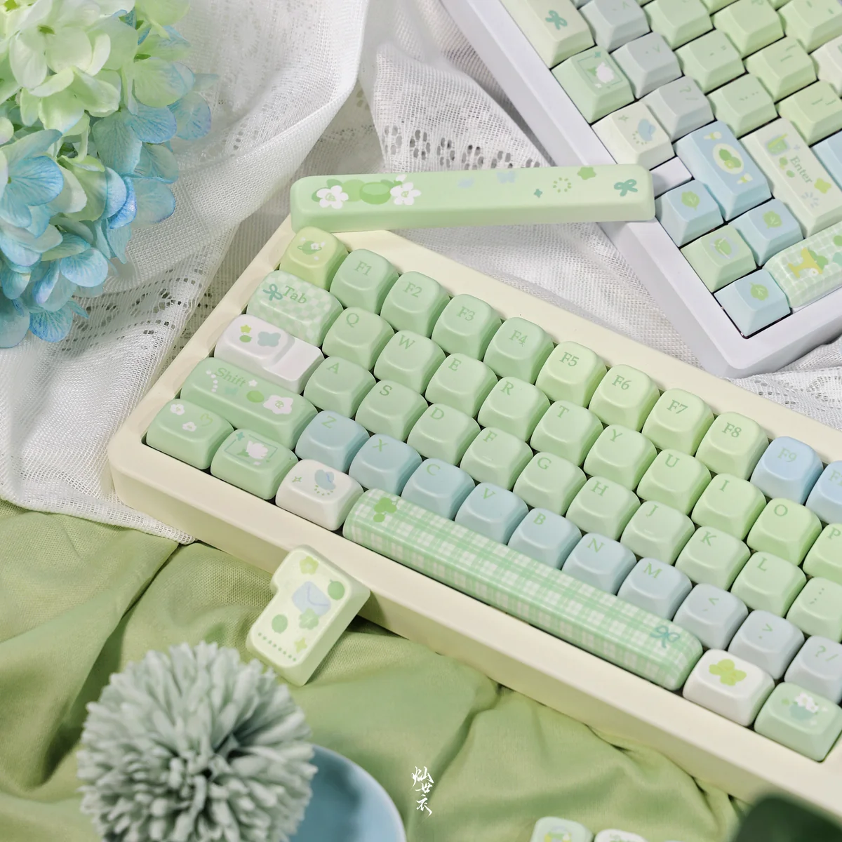 Full layout of 146-key Gardenia keycap set