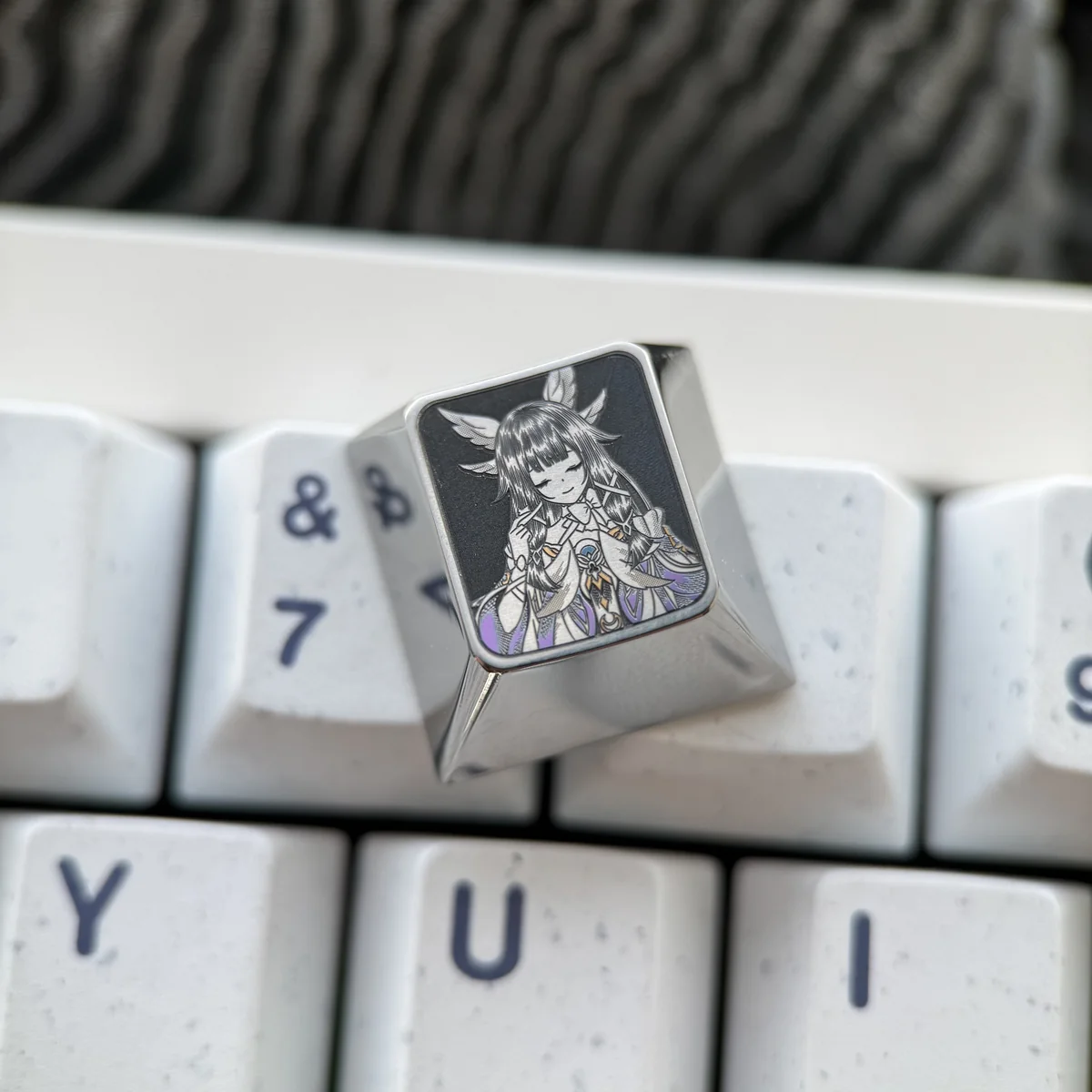 Genshin Impact arrow keycaps set installed on a mechanical keyboard