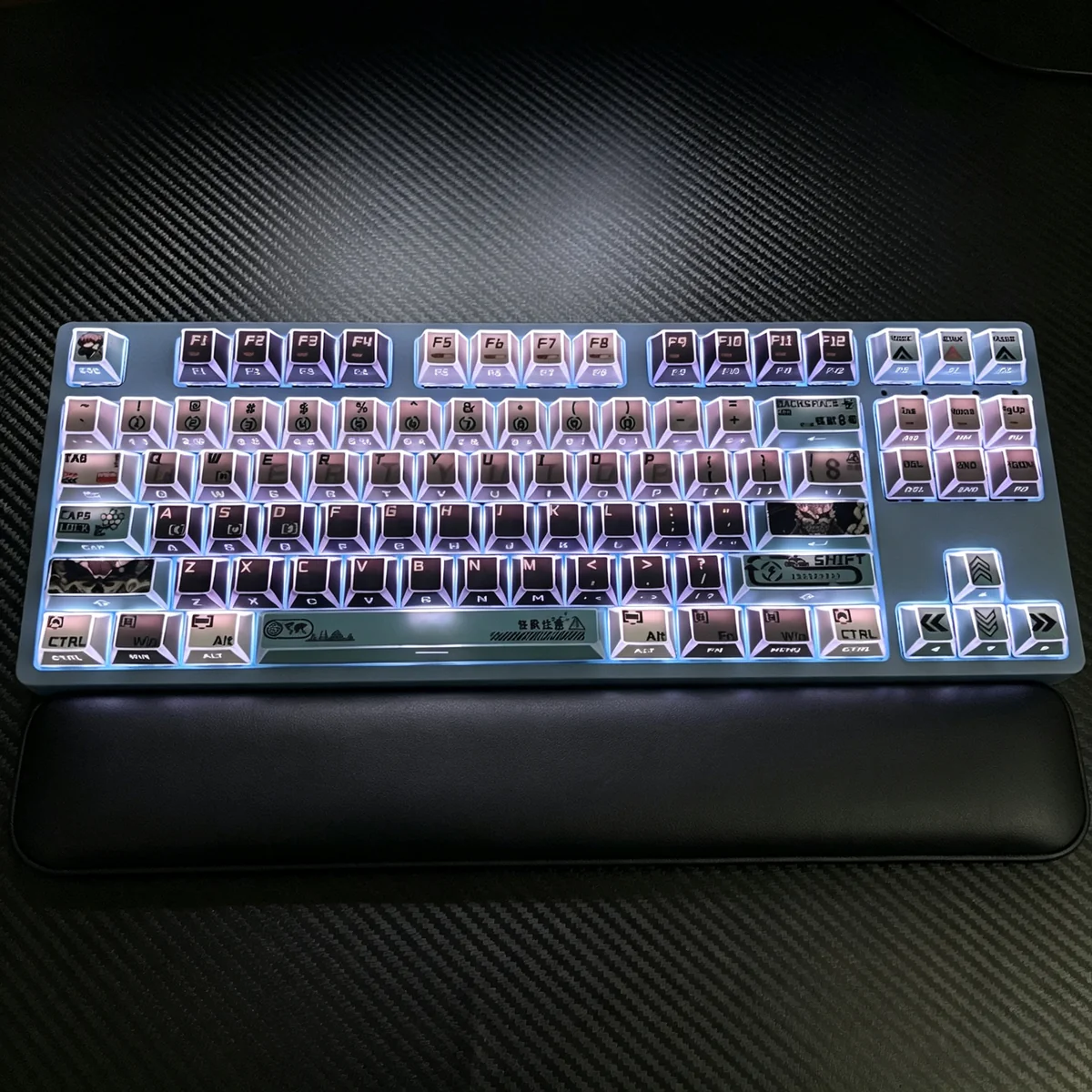 Comparison of Kaiju No. 8 keycaps with and without backlighting active