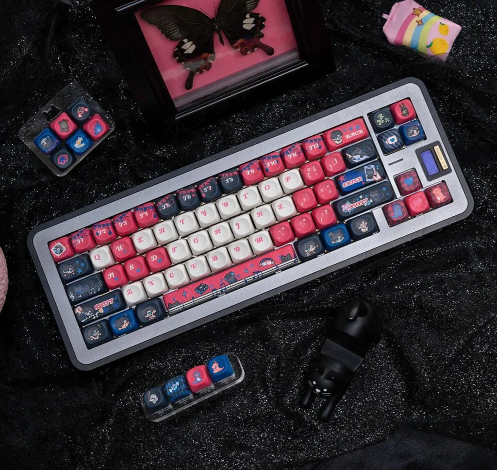 Light and Night Osborn themed keycaps on a white keyboard setup