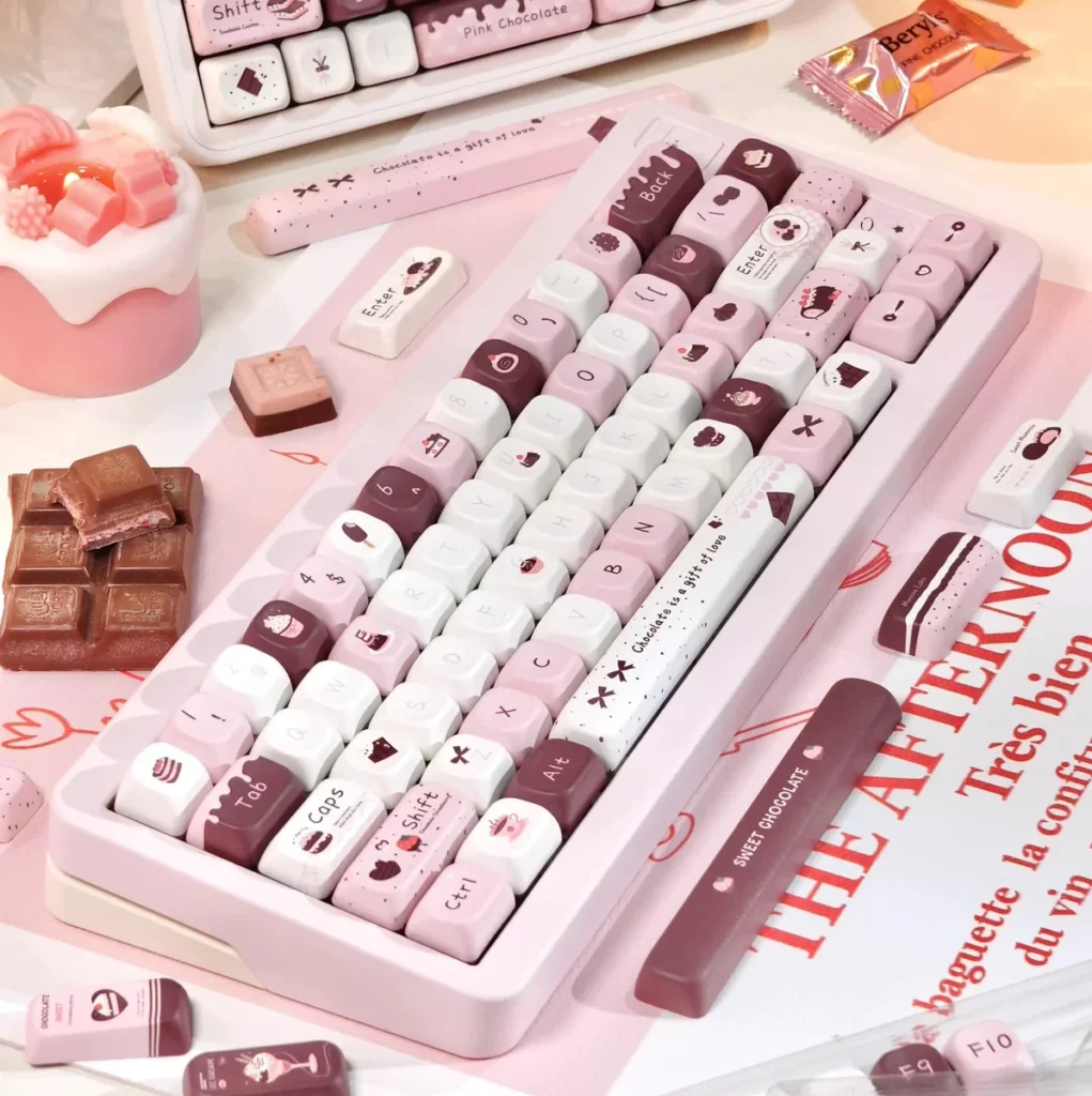 Keyboard featuring Chocolate Strawberry keycaps in a sweet, aesthetic setup